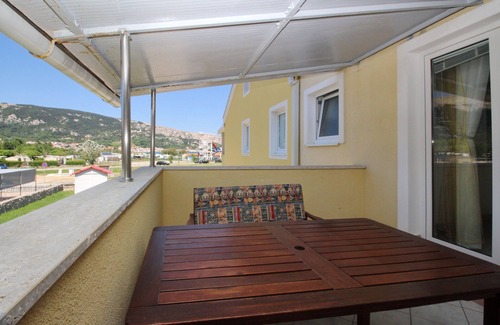 Baska Apartamento | Apartamento para dos personas con terraza y vista al mar Baska, Krk (A-18807-b)