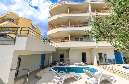 Brela Apartamento | Apartamento para dos personas con terraza y vista al mar Brela, Makarska (A-19998-c)