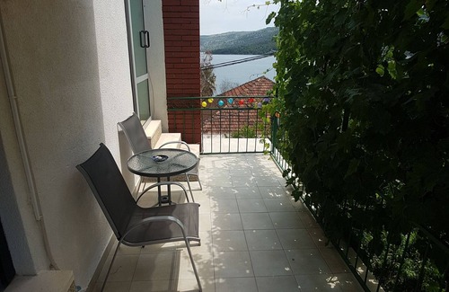 Marina Apartamento | Apartamento para dos personas con terraza y vista al mar Marina, Trogir (A-14191-a)