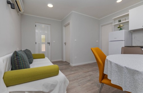 Mimice Apartamento | Apartamento para dos personas con terraza y vista al mar Mimice, Omis (A-2754-a)
