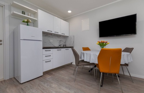 Mimice Apartamento | Apartamento para dos personas con terraza y vista al mar Mimice, Omis (A-2754-a)