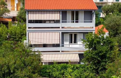 Rab Apartamento | Apartamento para dos personas con una terraza Rab (A-14515-b)