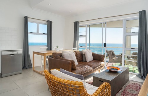 Camps Bay Apartamento | Two Bedroom Apartment | Pool | Netflix | Sea Views