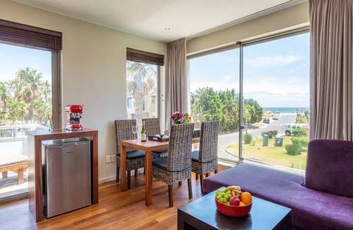 Sunset Beach Casa | Two bedroom apartment with Table Mountain and sea view