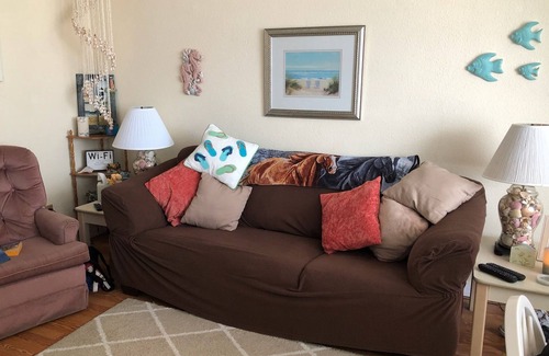 North Wildwood Condominio | Two Bedroom Beachfront Ocean View, Pool and parking.