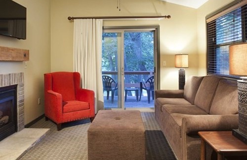 Wisconsin Dells Cabina | Two Bedroom Cabin, Christmas Mountain, WI (2027975)