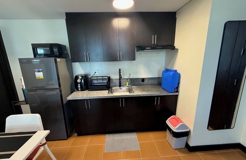 Bangkal Condominio | Two Bedroom Condo in Makati- Good for 6!