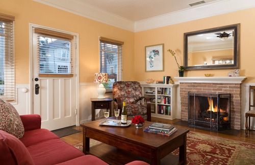 Oak Park Cabaña | Two Bedroom Craftsman Cottage, near downtown Santa Barbara