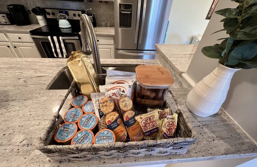 Rehoboth Beach Condominio | Two bedroom, dog friendly condo with pool, between Lewes and Rehoboth Beach