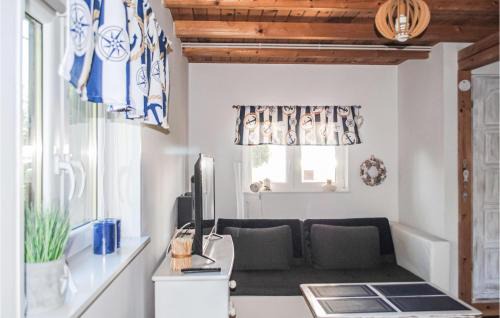 Nowe Warpno Casa | Two-Bedroom Holiday Home In Nowe Warpno