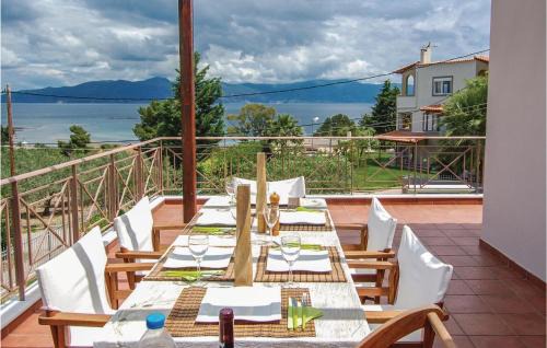 Livanatai Casa | Two-Bedroom Holiday Home In Livanates