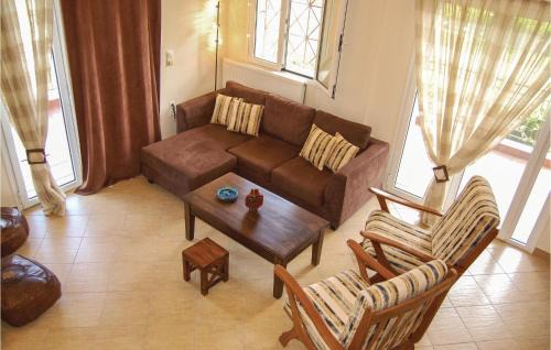 Livanatai Casa | Two-Bedroom Holiday Home In Livanates