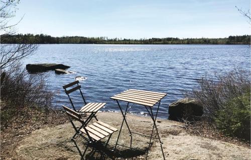 Palsmala Casa | Two-Bedroom Holiday Home In Almeboda