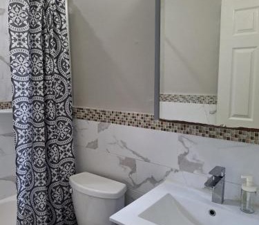 Teaneck Casa | Two-Bedroom Home Private Parking 25 min to NYC