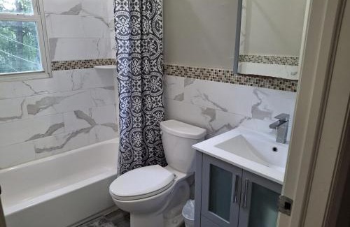Teaneck Casa | Two-Bedroom Home Private Parking 25 min to NYC