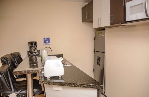 El Poblado Apartamento | Two Bedroom Hot Tub AC security 5 blocks 2 Lleras