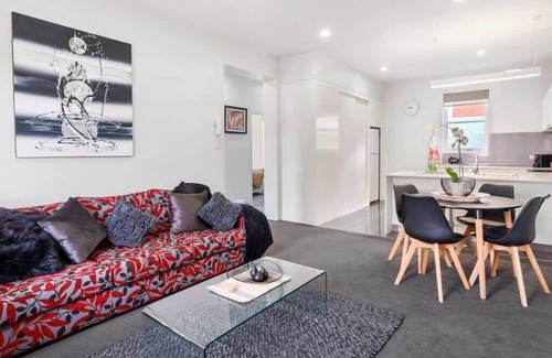 Hobart Central Business District Apartamento | Two Bedroom Inner-City Retreat with Free Parking