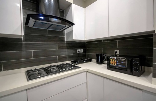 Lahore Apartamento | Two Bedroom Luxury Apartment - Cityscape Comfort Retreat