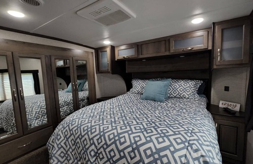 River Ranch Cabaña | Two Bedroom On-site RV Rental at River Ranch! 407