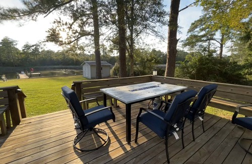Craven County Cabaña | Two-bedroom/One bath Waterfront Cottage with Dock