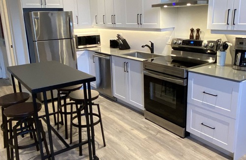 St. Mary's Condominio | Two bedroom suite - great for visiting family, weddings, or Stratford Festival