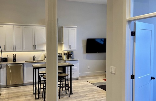 St. Mary's Condominio | Two bedroom suite - great for visiting family, weddings, or Stratford Festival