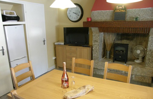 Rostrenen Casa | Dos Townhouse habitación, capacidad para 4 personas, un paseo de 5 minutos De Comodidades
