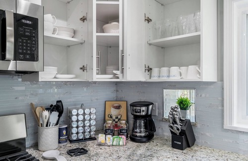Belmont Cragin Apartamento | Two Bedroom - Tranquil Retreat