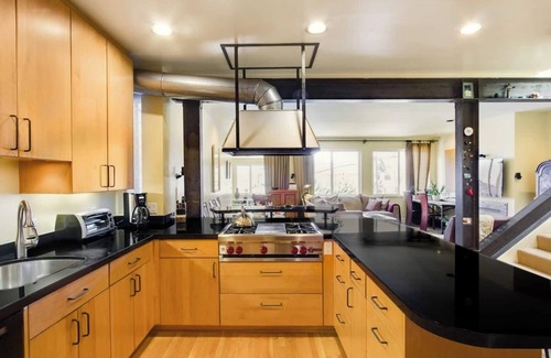Potrero Hill Casa | Two Bedroom, Two Newly Renovated Bathrooms, Deck