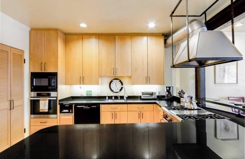 Potrero Hill Casa | Two Bedroom, Two Newly Renovated Bathrooms, Deck