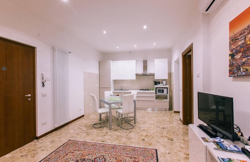 Citta Antica Apartamento | San Nicolò 3, dos cuartos y terraza en el corazón de Verona