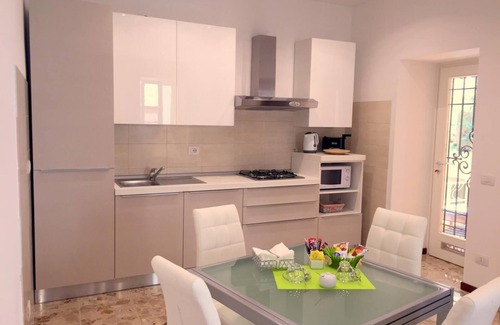 Citta Antica Apartamento | San Nicolò 3, dos cuartos y terraza en el corazón de Verona