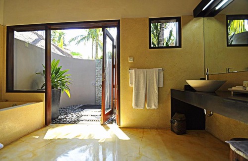 Sengkidu Villa | Two bedrooms villa with private pool, large landscape garden and kitchen