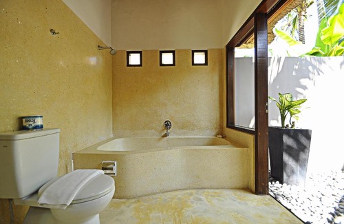 Sengkidu Villa | Two bedrooms villa with private pool, large landscape garden and kitchen