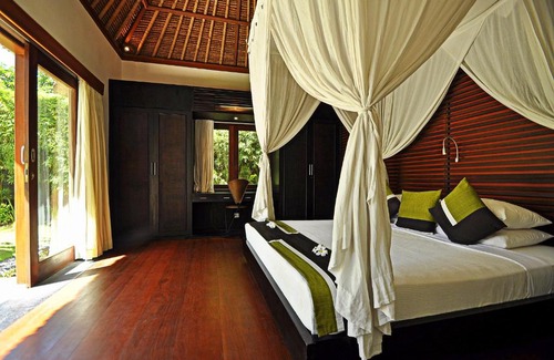 Sengkidu Villa | Two bedrooms villa with private pool, large landscape garden and kitchen