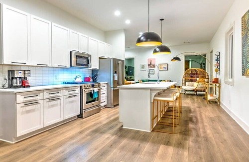 Berry Hill Casa | Two Brand New Luxury Homes! Rooftop + Hot Tubs!