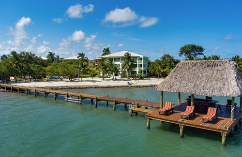 Cocoplum Condominio | Impresionante apartamento en la playa con piscina infinita, jacuzzi y muelle