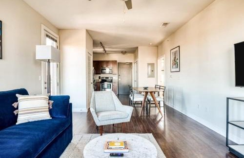 Music Row Apartamento | TWO CozySuites Modern Music Row Condos with parking