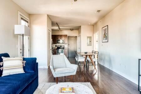 Music Row Apartamento | TWO CozySuites Spacious Music Row Condos with parking