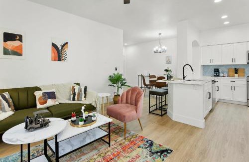 Glendale Sports and Entertainment District Apartamento | TWO Cozysuites with Pool Jacuzzi in Glendale 10&03
