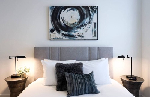 Nashville Apartamento | Two Elegant Townhomes - Perfect for Large Groups