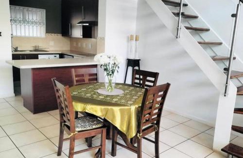 Greater Johannesburg Metropolitan Area Apartamento | Two en-suite in a light filled apartment in Sandton