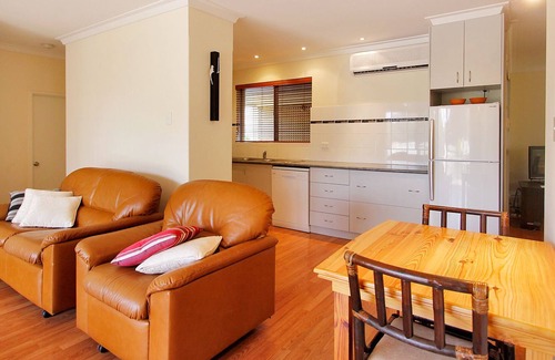 Hillarys Casa | TWO FAMILIES OR A GROUP - LARGE HOME