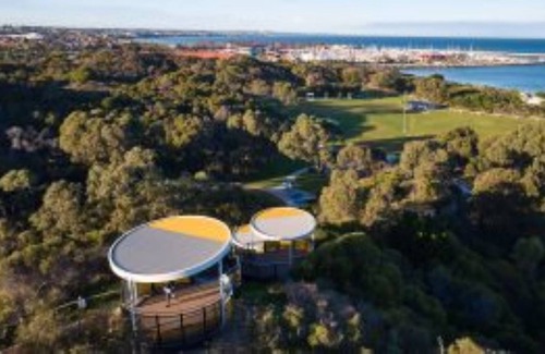 Hillarys Casa | TWO FAMILIES OR A GROUP - LARGE HOME