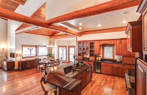 Nemo Villa | Two fireplaces! Nemo Winter Lodge Sleeps 16, comfortably. Perfect winter vacay!