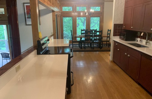 Jasper Cabina | ¡DOS POR UNO! Acceso al río. Apartamento / Casa principal, 9 camas / 6 áreas para dormir / 3. 5 ba