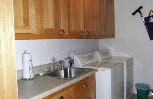 Jasper Cabina | ¡DOS POR UNO! Acceso al río. Apartamento / Casa principal, 9 camas / 6 áreas para dormir / 3. 5 ba