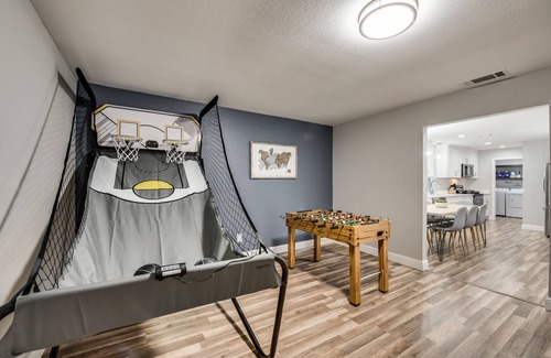 Lewisville Casa | Two Game Rooms with Hot Tub