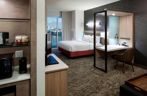 Clearwater Beach Hotel | Two Great Units, Pool, Near Clearwater Beach, Restaurant and Bar!