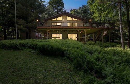 Locust Lake Village Casa | Two Homes, Same Street: Family Retreat